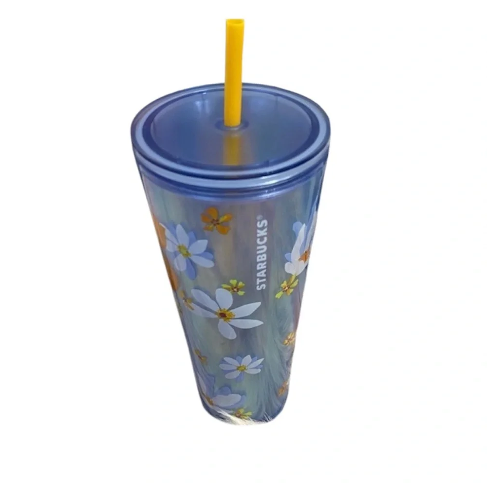 Starbucks straw features